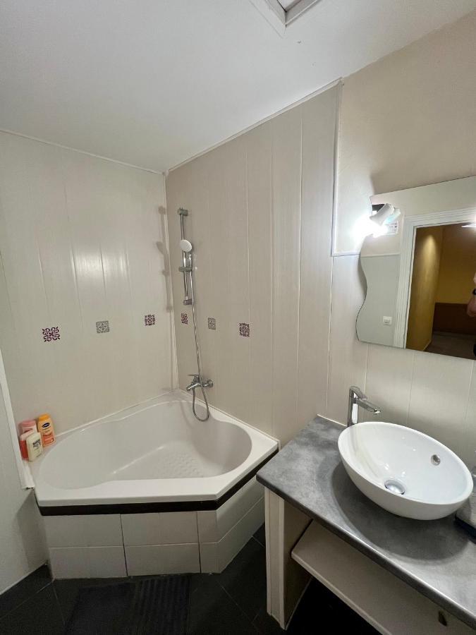 Appartement 2 Chambres - Lits King Size - Wifi - Baignoire Le Puy-en-Velay ภายนอก รูปภาพ
